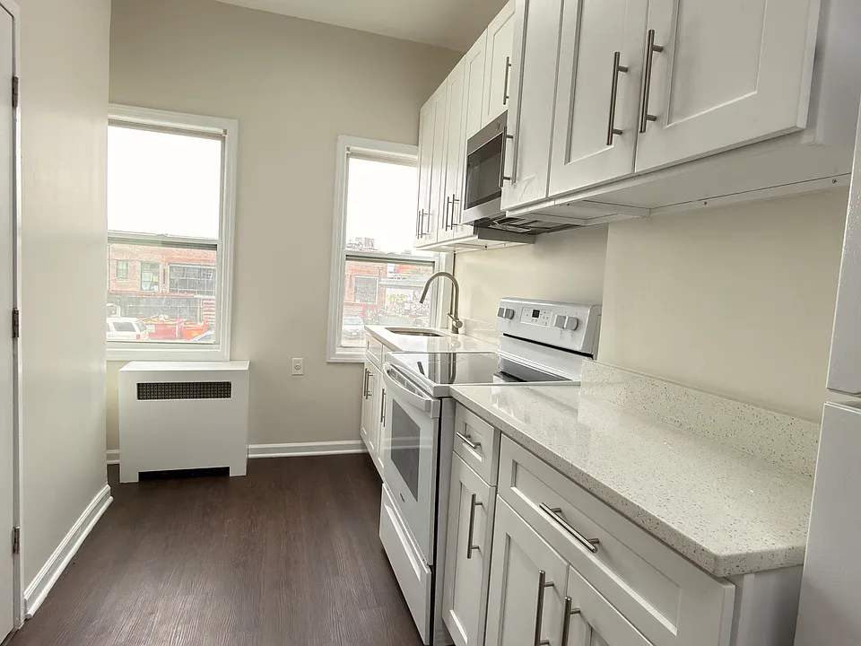 1521 Cooper Ave #2R