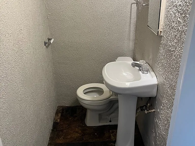 2821 W Concordia Ave — Photo 6