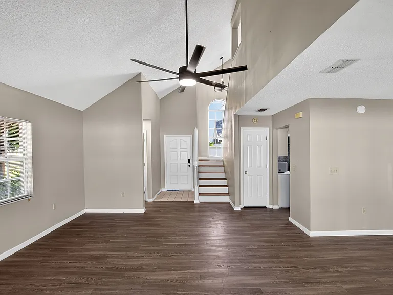 802 Arietta Cir N — Photo 5