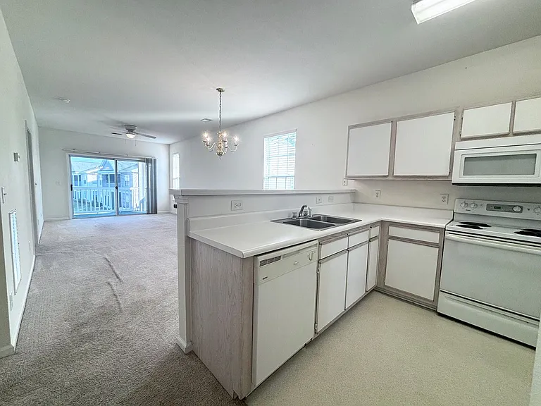 7509 Moorhen Ln #52-D — Photo 2