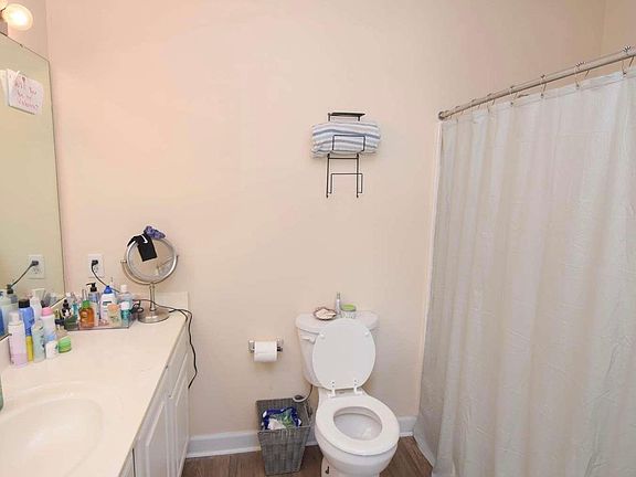 3rd image of 142 Westhaven Dr #9-D