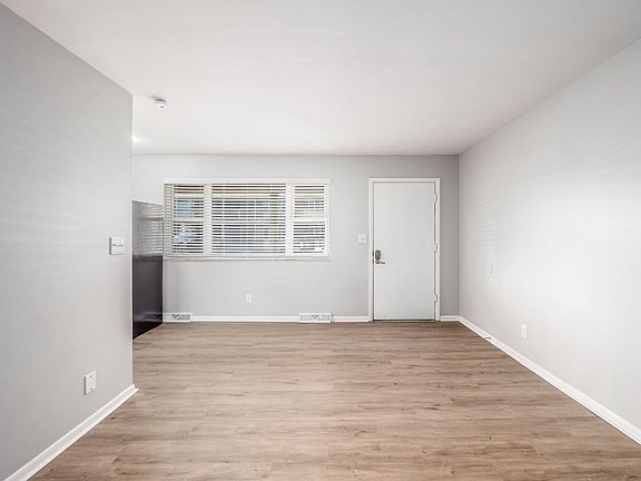 2nd image of 552-558 Riverview Dr #552-A