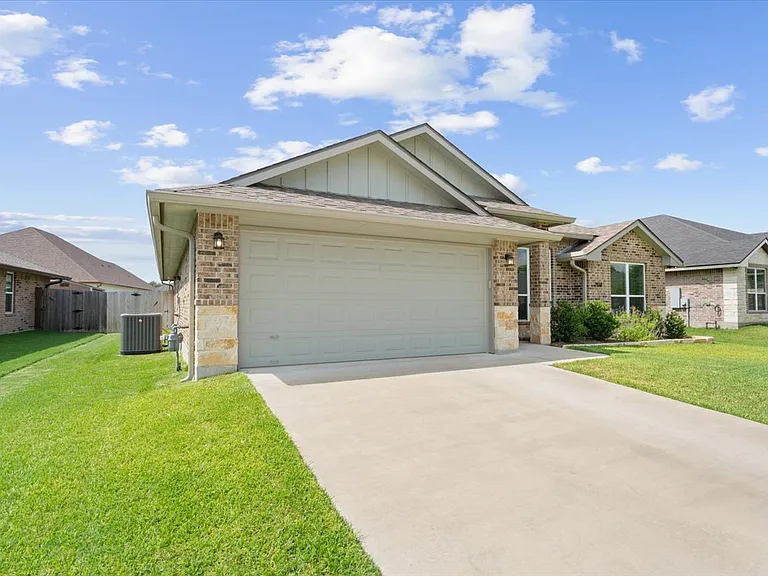 2618 Bolzano Trl — Photo 35