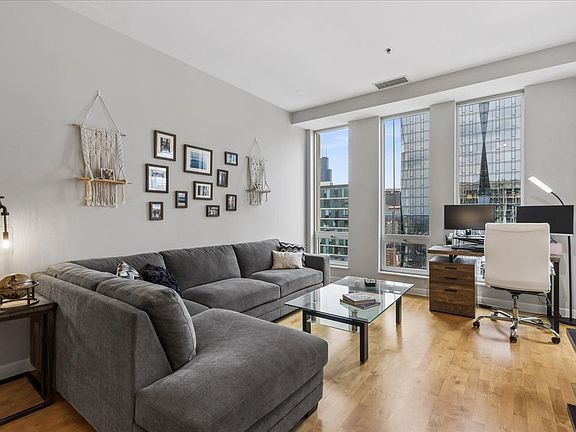 2nd image of 1400 S Michigan Ave APT 2505