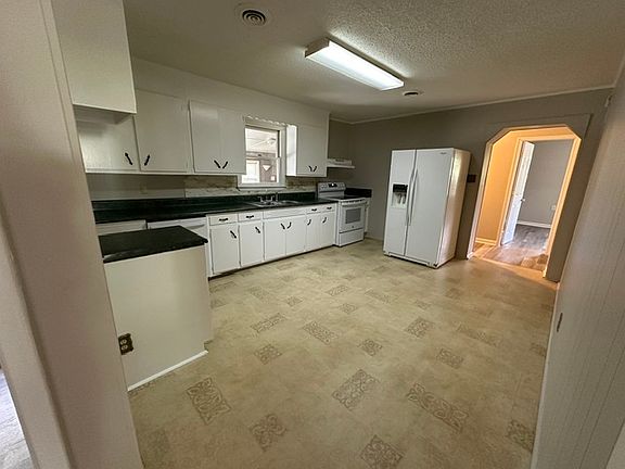 5th image of 2339 2nd St