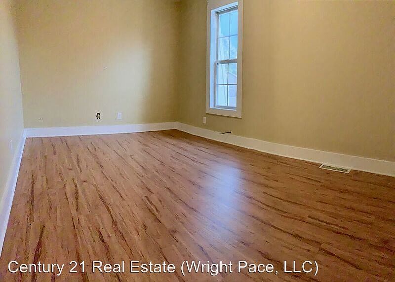 2nd image of 504 Melrose St #3312454