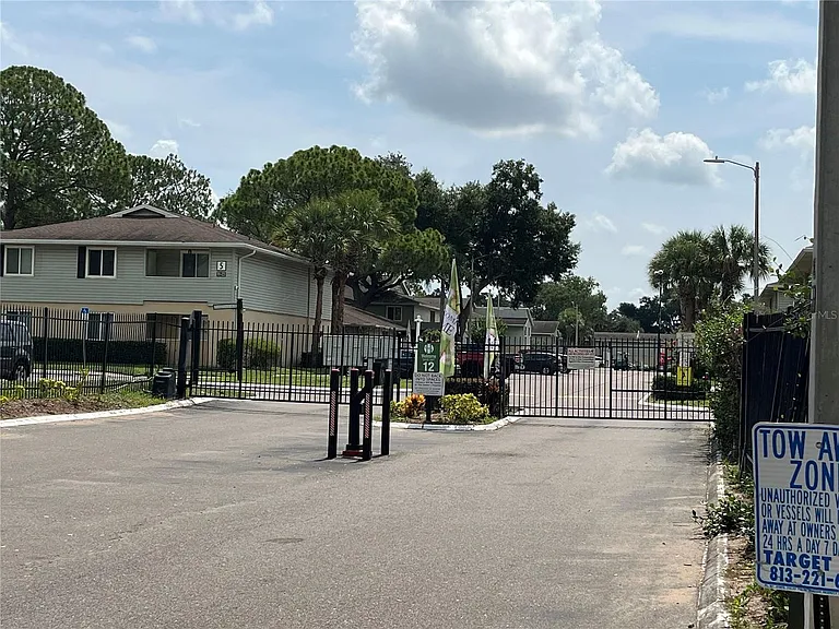211 Thorn Tree Pl — Photo 42