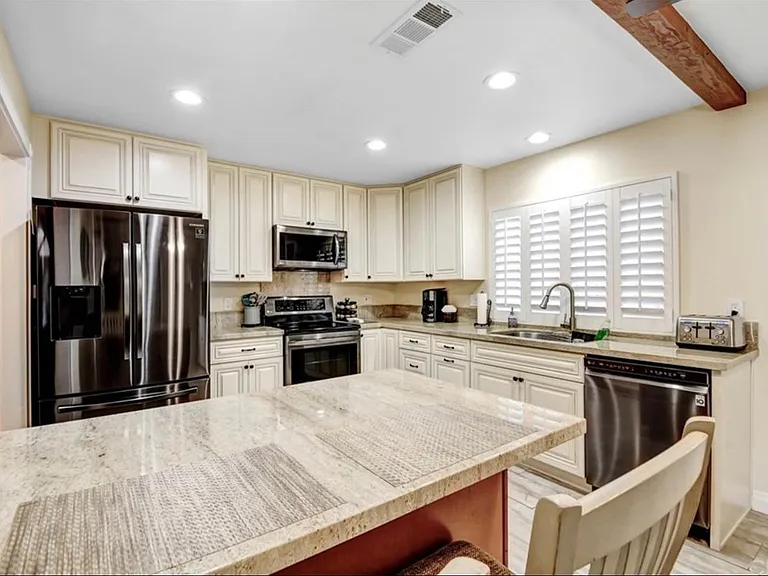 4901 Lindstrom Ave — Photo 2