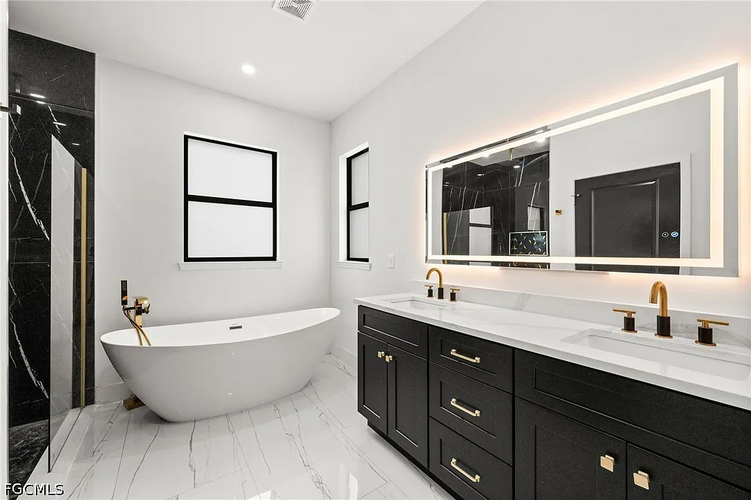 3 bed, 2.0 bath, 1734 sqft, $2,350 — Photo 3
