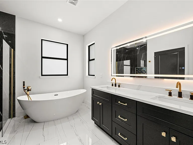 14 Truman Ave — Photo 4