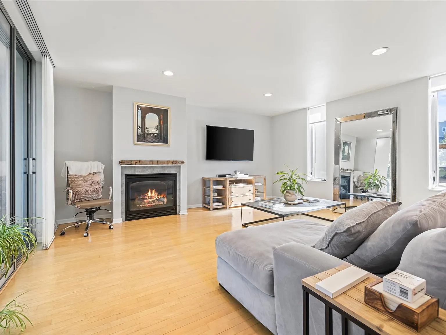 2 bed, 1.5 bath, 1381 sqft, $2,895 — Photo 1