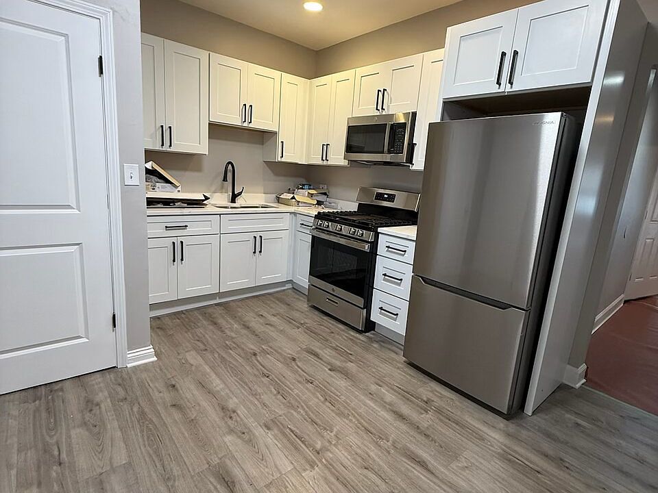 Kitchen NEW Cabinets and Appliances