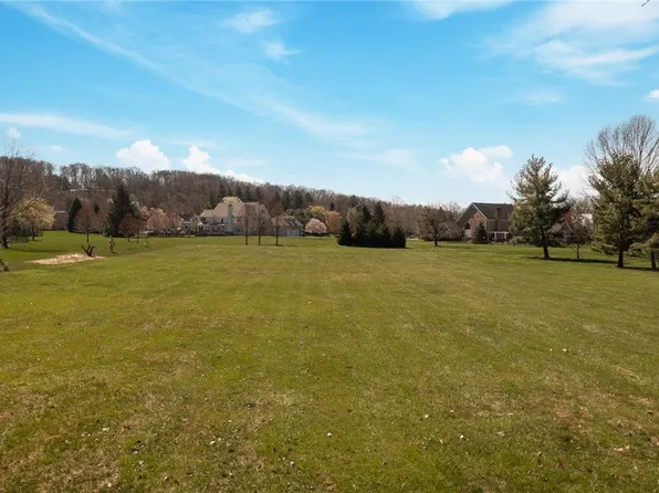 2374 Spring Valley Rd, Bethlehem, PA 18015