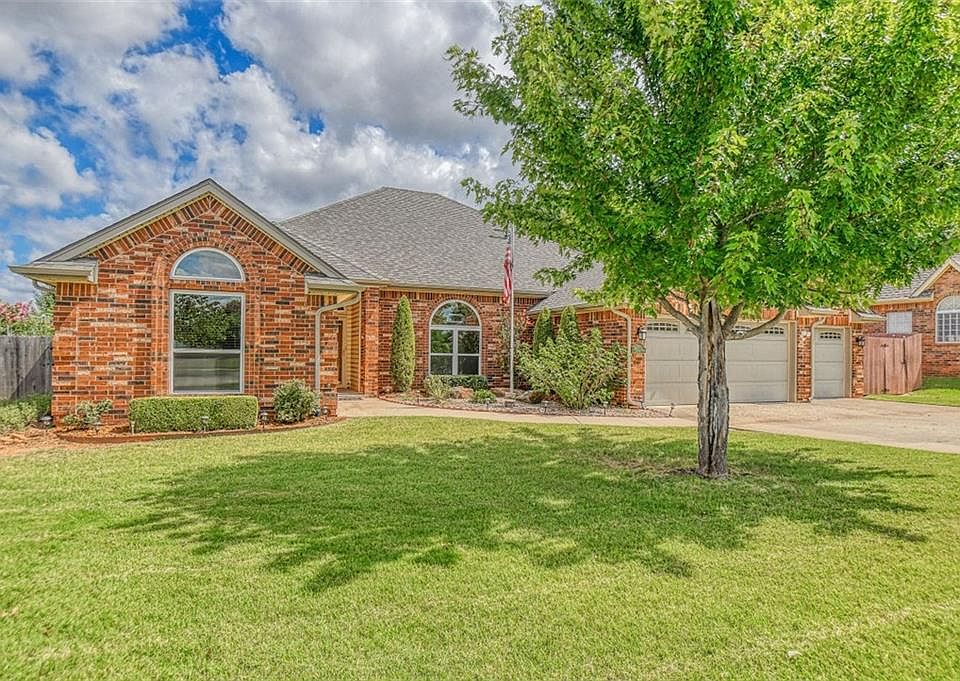 1st image of 2813 Misty Lake Ct