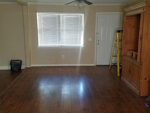 3rd image of 931 Foxwood Cir