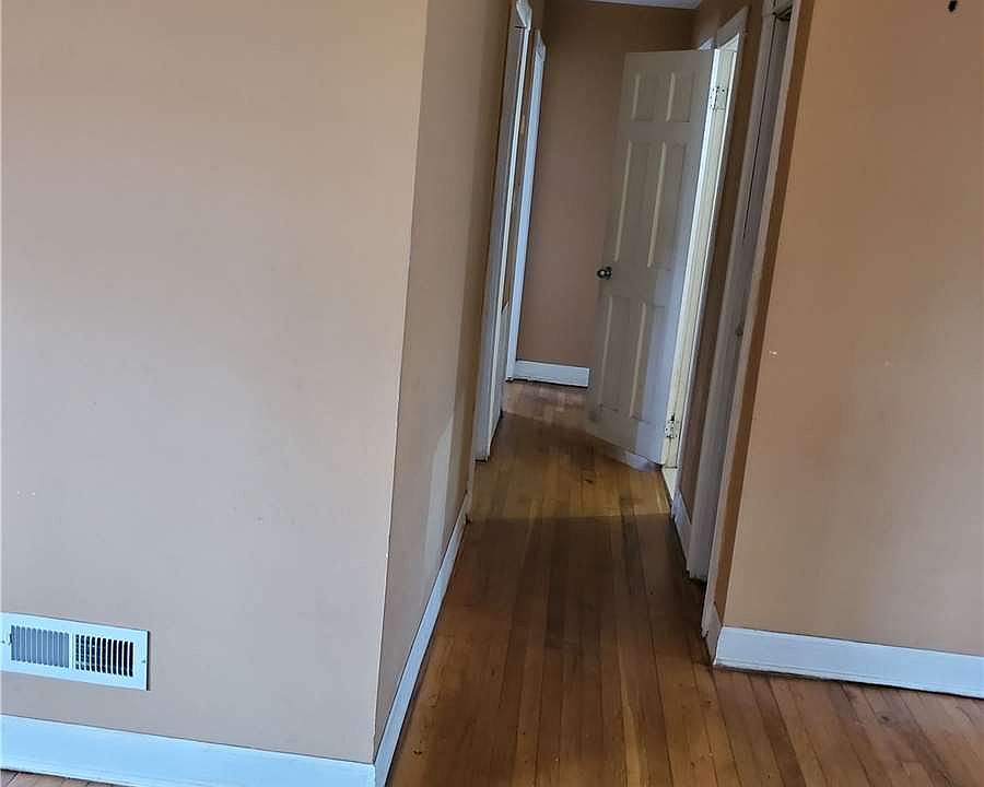 2nd image of 106 Connecticut Ave