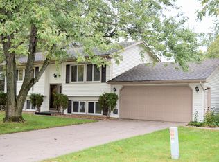 515 Spring Hill Rd, Vadnais Heights, MN 55127