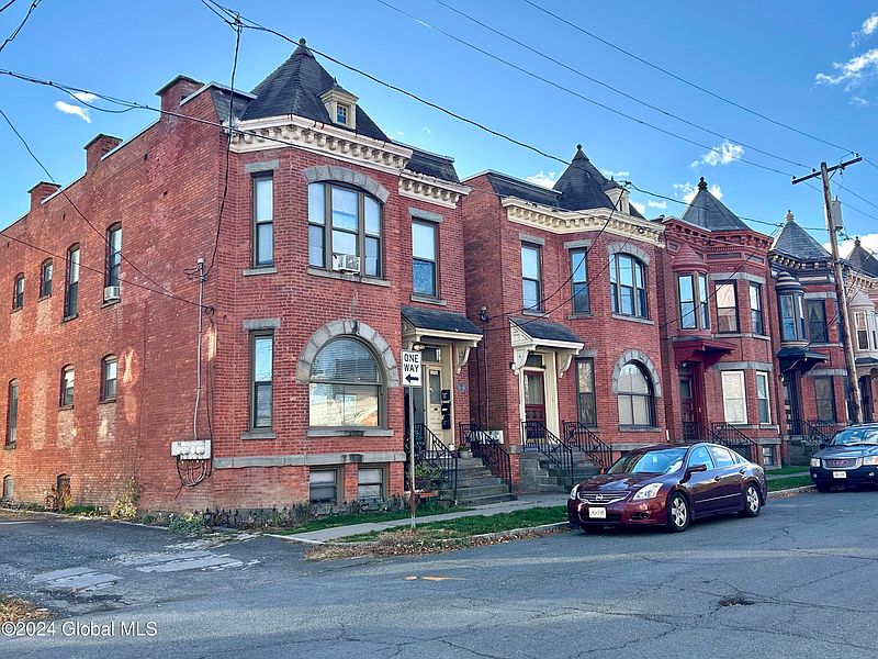 2nd image of 810 23RD Street