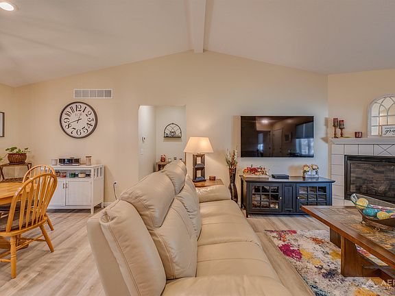 3rd image of 418 W River Park Dr