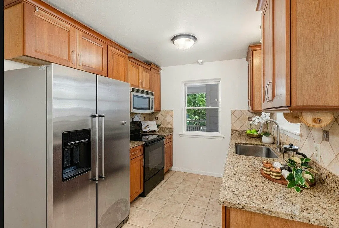 356 Bobolink Drive — Photo 3