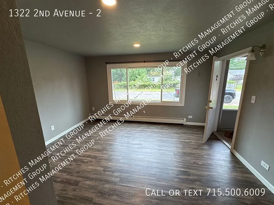 Modernized 2 Bedroom Apartment Updated Throughout — Photo 2