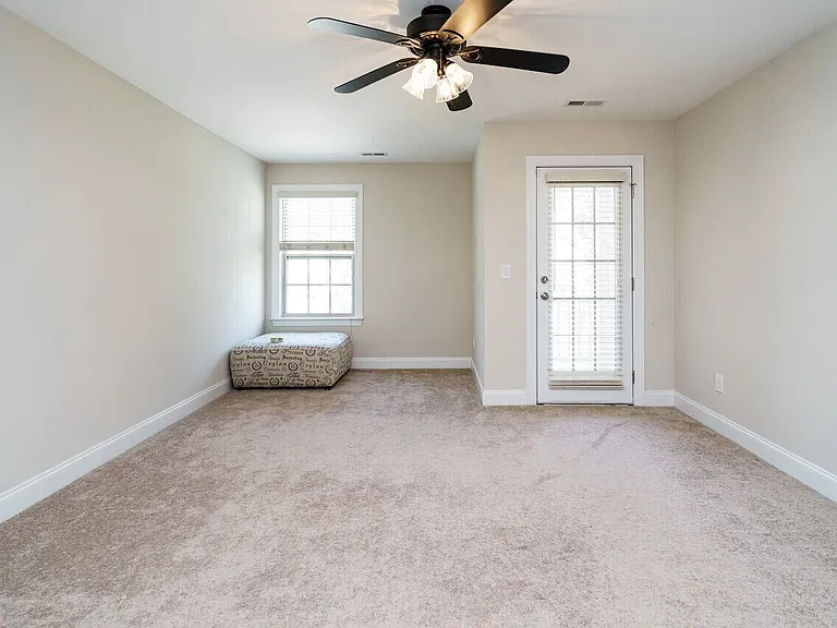 1011 Poplar St — Photo 15