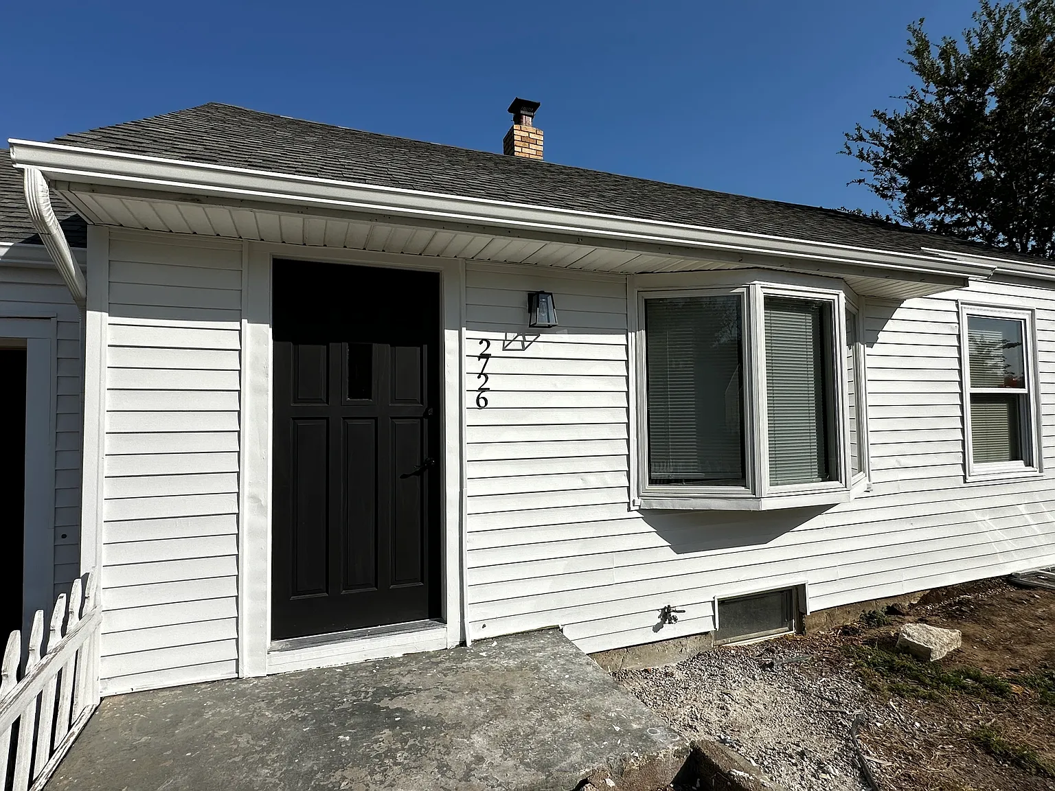 2726 S Mosley Ave — Photo 1