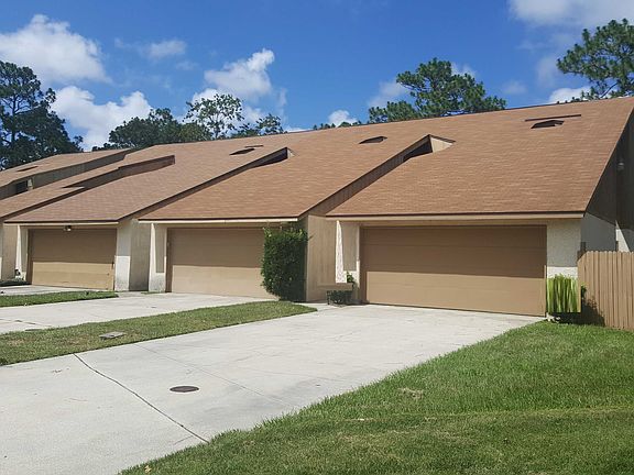 3rd image of 10053 Romaine Cir N