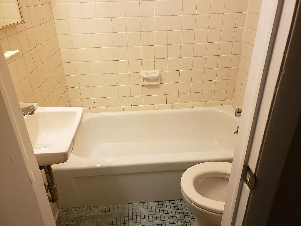 Studio, 320 sqft, $785 — Photo 2