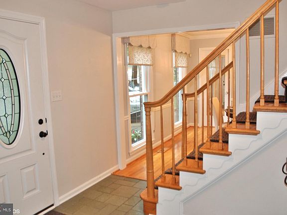 3rd image of 1 Leonard Ct