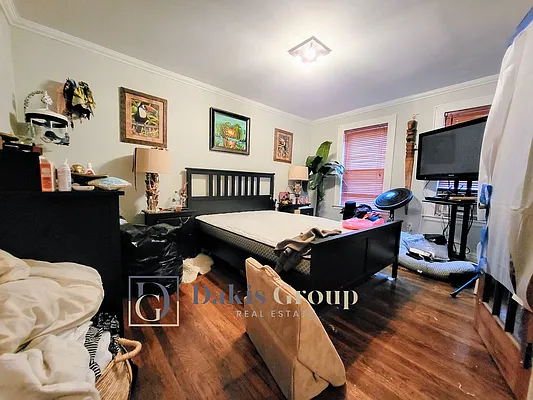 Rented by Dakis Group LLC | media 28