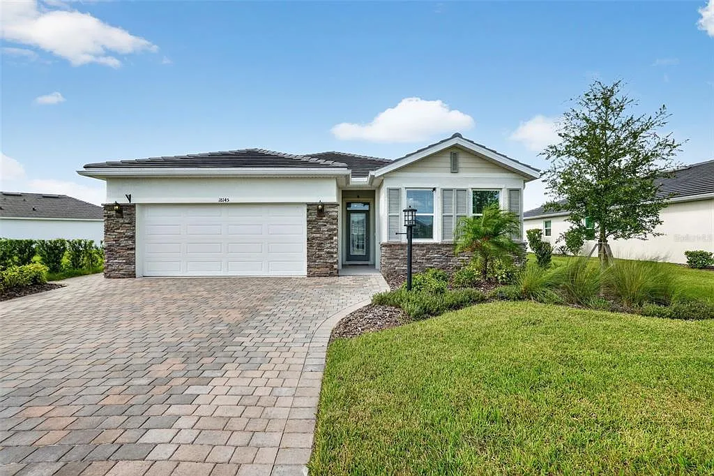 4 bed, 2.0 bath, 2046 sqft, $3,950 — Photo 1