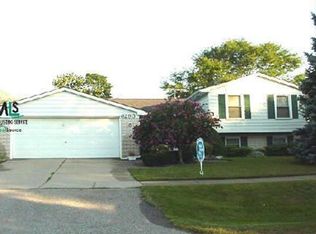 6293 Atkins Dr, Troy, MI 48085