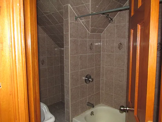 Rented by Windsor Homes Realty Corp | media 15