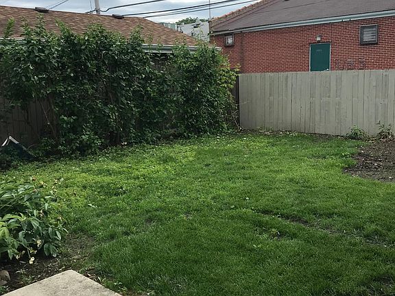 3rd image of 1038 S Pine Ave