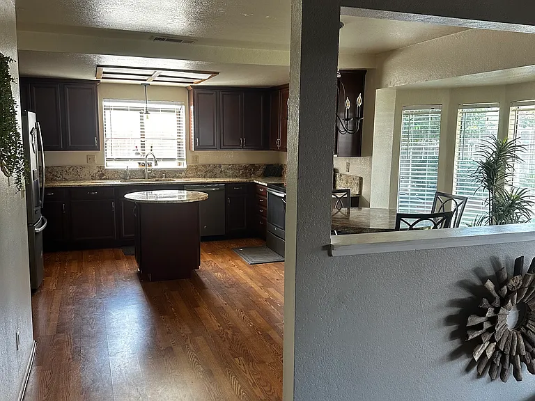 1591 Yorktown Ct — Photo 4