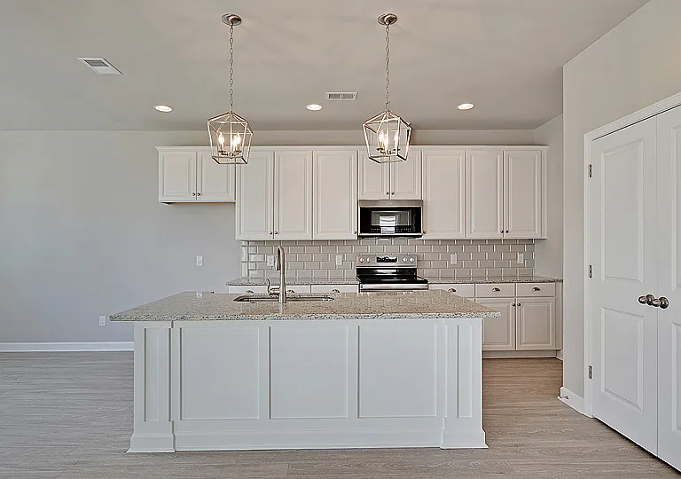 598 McLernon Trce — Photo 2