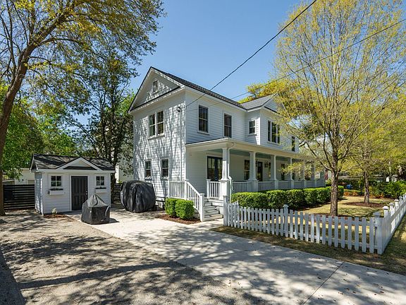 2nd image of 22 Pearl St