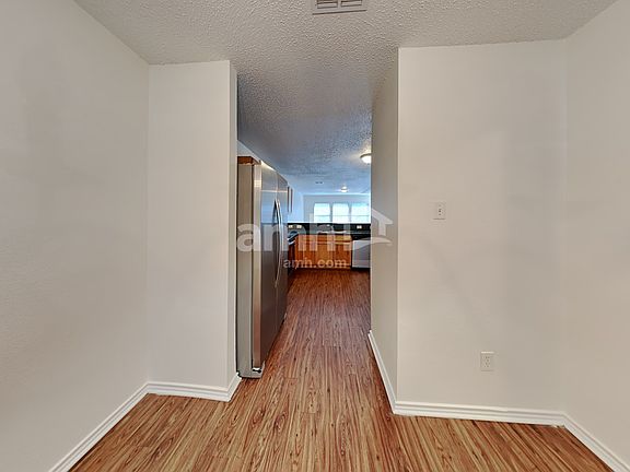 5th image of 1020 Chelsea Ln