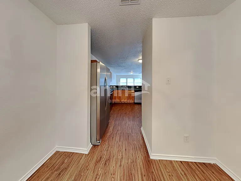 1020 Chelsea Ln — Photo 5