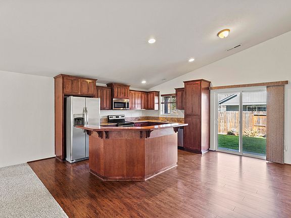 5th image of 916 Archer Dr