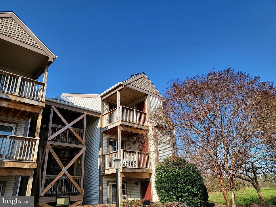 1st image of 6911 Victoria Dr Unit L