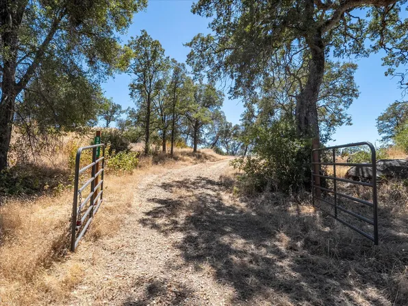 3831 Broncho Hollow Ln, Mariposa, CA 95338