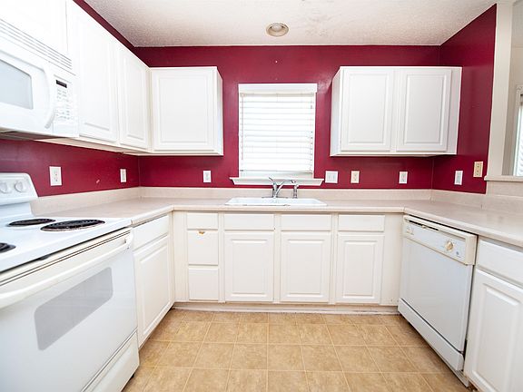4th image of 432 Brighton Woods Dr