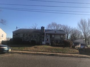 36 Collins Ln, Maple Shade, NJ 08052