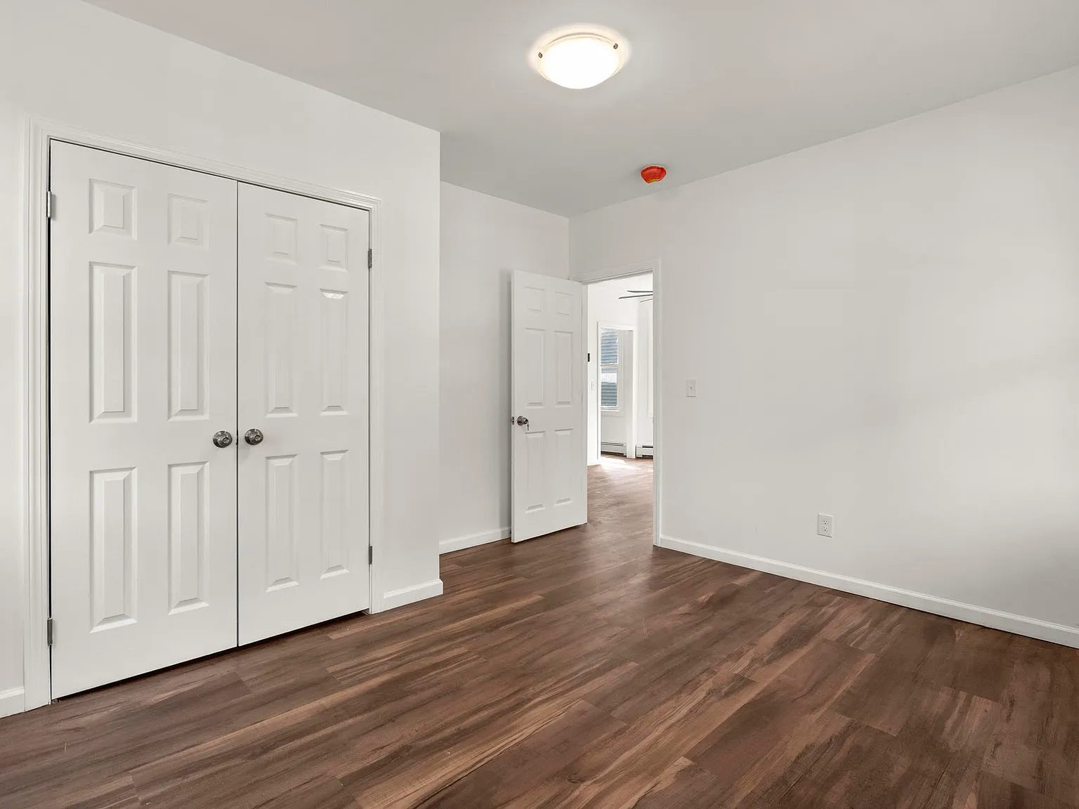 3 bed, 1200 sqft, $2,000 — Photo 3