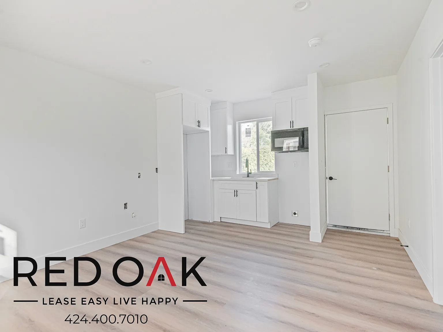~1 Month Free + $1,000 Off ~ Cheerful Two Bedroom With Lots Of Natural Light, Eat-In Kitchen, Har... — Photo 4