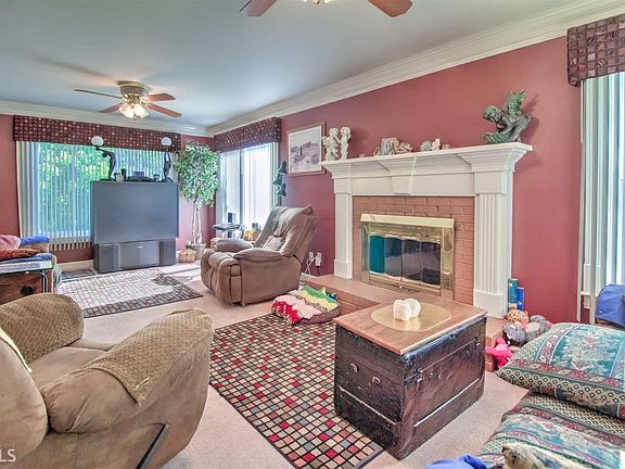 3rd image of 659 Dogwood Dr