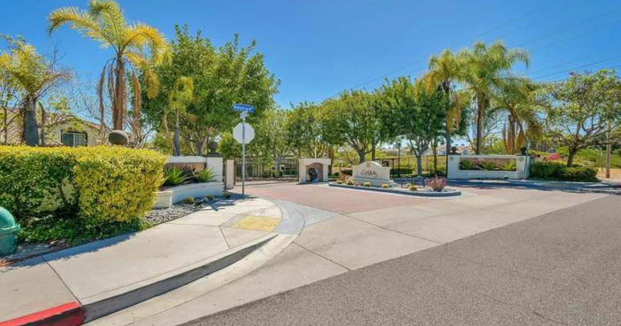 2 bed, 2.5 bath, 1420 sqft, $3,200 — Photo 2