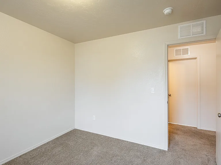 143 E Rose Lake Dr — Photo 28